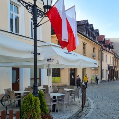 Biało-czerwone flagi na ulicach Pszczyny - 10.11.2021