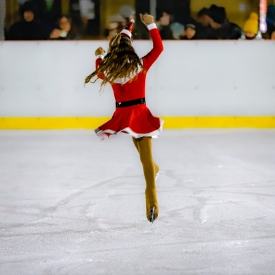 Pokaz jazdy figurowej na pszczyńskim lodowisku - 06.12.2021