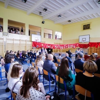 Maturzyści III LO odebrali świadectwa i wyróżnienia - 29.04.2022