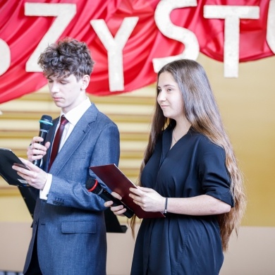 Maturzyści III LO odebrali świadectwa i wyróżnienia - 29.04.2022