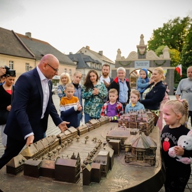 Miniaturowa makieta pszczyńskiej starówki na rynku - 14.05.2022