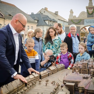 Miniaturowa makieta pszczyńskiej starówki na rynku - 14.05.2022