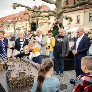 Miniaturowa makieta pszczyńskiej starówki na rynku - 14.05.2022