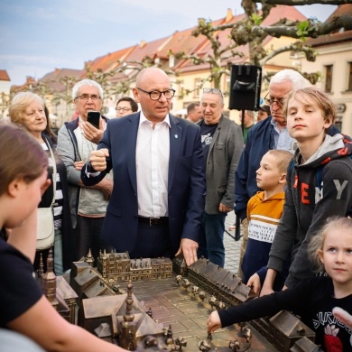 Miniaturowa makieta pszczyńskiej starówki na rynku - 14.05.2022