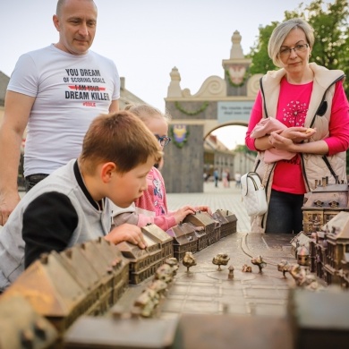 Miniaturowa makieta pszczyńskiej starówki na rynku - 14.05.2022