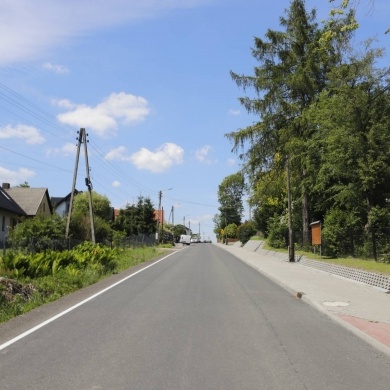 Ukończono przebudowę ulicy Szkolnej w Porębie - 15.06.2022