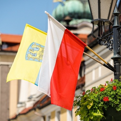 Flagi Polski i Górnego Śląska na rynku w Pszczynie - 20.06.2022