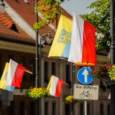 Flagi Polski i Górnego Śląska na rynku w Pszczynie - 20.06.2022