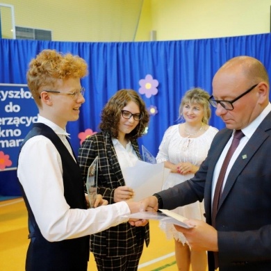 Nagrodzono najlepszych absolwentów gminnych szkół podstawowych
