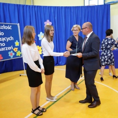 Nagrodzono najlepszych absolwentów gminnych szkół podstawowych