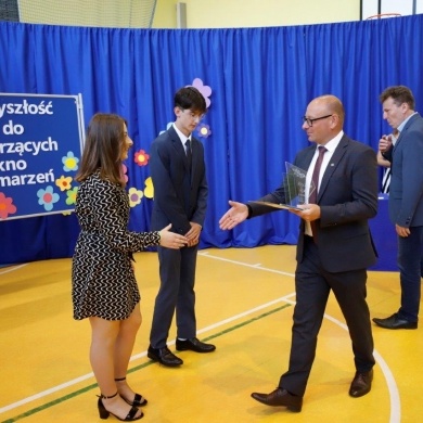 Nagrodzono najlepszych absolwentów gminnych szkół podstawowych