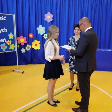 Nagrodzono najlepszych absolwentów gminnych szkół podstawowych