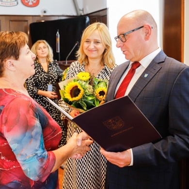 Akty mianowania, powierzenie stanowisko dyrektorskich i spotkanie z nauczycielami odchodzącymi na emeryturę - 31.08.2022