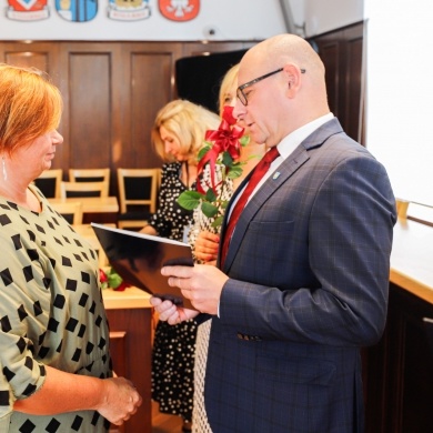 Akty mianowania, powierzenie stanowisko dyrektorskich i spotkanie z nauczycielami odchodzącymi na emeryturę - 31.08.2022