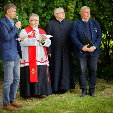 Złożenie kwiatów i zniczy pod mogiłą żołnierzy polskich poległych w wojnie obronnej Polski 1939 r. - 02.09.2022