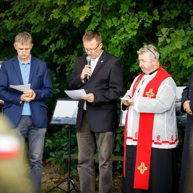 Złożenie kwiatów i zniczy pod mogiłą żołnierzy polskich poległych w wojnie obronnej Polski 1939 r. - 02.09.2022