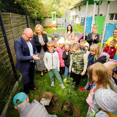Sadzenie drzew z uczniami Niepublicznej Szkoły Podstawowej nr 1 w Pszczynie - 23.09.2022