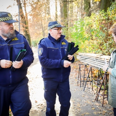 Akcja rozdawania odblasków przez straż miejską - 31.10.2022