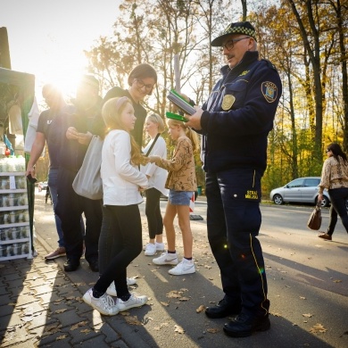 Akcja rozdawania odblasków przez straż miejską - 31.10.2022