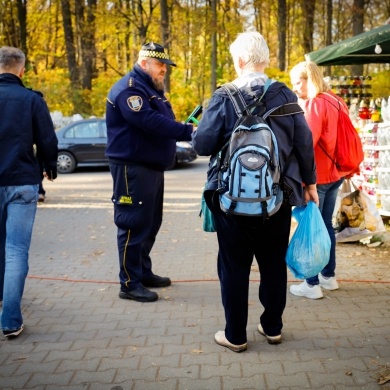 Akcja rozdawania odblasków przez straż miejską - 31.10.2022