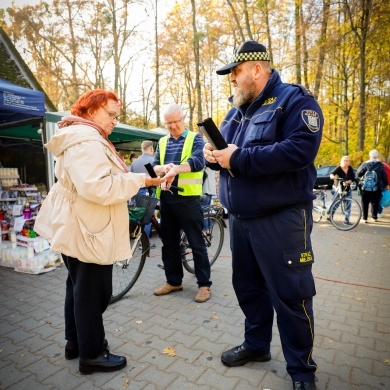 Akcja rozdawania odblasków przez straż miejską - 31.10.2022