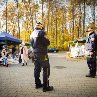 Akcja rozdawania odblasków przez straż miejską - 31.10.2022