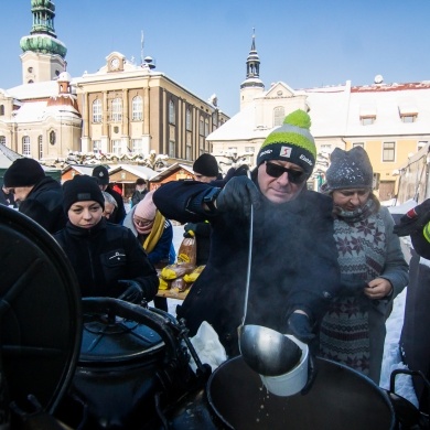 Tradycyjna zupa wigilijna na pszczyńskim rynku - 18.12.2022