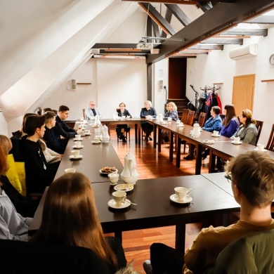 Zwolnieni z Teorii - spotkanie z uczniami w Urzędzie Miejskim - 07.03.2023