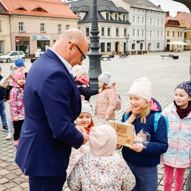 Wizyta przedszkolaków i uczniów w ratuszu w Pszczynie - 12.04.2023