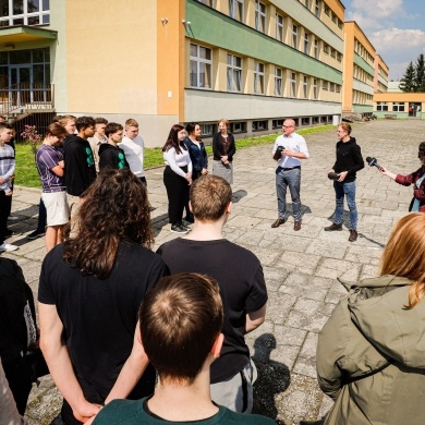 Akcja sprzątania na osiedlu Piastów w Pszczynie - 21.04.2023