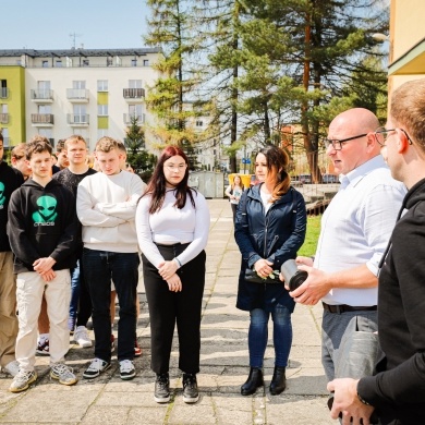 Akcja sprzątania na osiedlu Piastów w Pszczynie - 21.04.2023