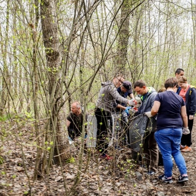 Akcja sprzątania na osiedlu Piastów w Pszczynie - 21.04.2023