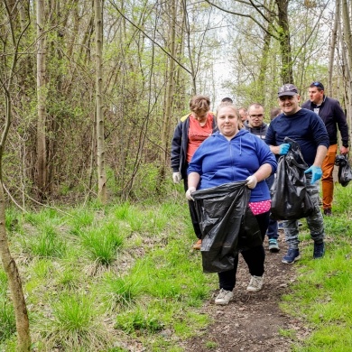 Akcja sprzątania na osiedlu Piastów w Pszczynie - 21.04.2023