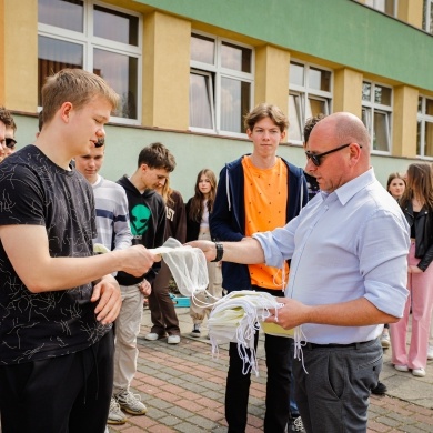 Akcja sprzątania na osiedlu Piastów w Pszczynie - 21.04.2023