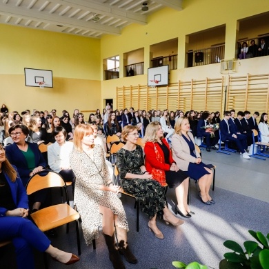 Maturzyści III LO odebrali świadectwa i wyróżnienia - 28.04.2022