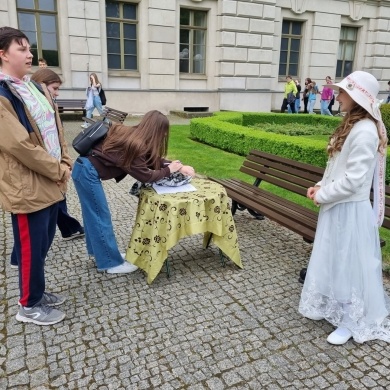 Szkoła Podstawowa w Brzeźcach zorganizowała grę terenową „W poszukiwaniu księżnej Daisy” - 26.05.2023