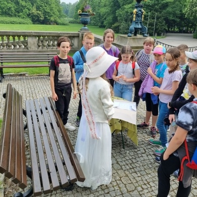 Szkoła Podstawowa w Brzeźcach zorganizowała grę terenową „W poszukiwaniu księżnej Daisy” - 26.05.2023