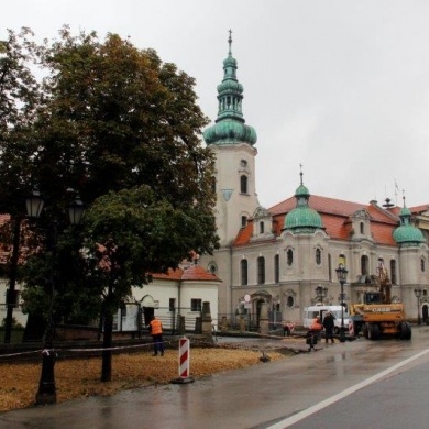 Trwa przebudowa gminnych dróg i chodników