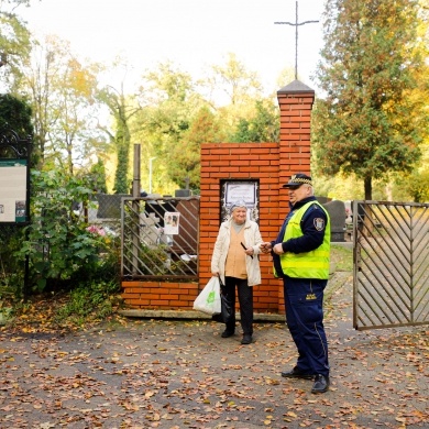 Akcja rozdawania odblasków przez straż miejską - 30.10.2023