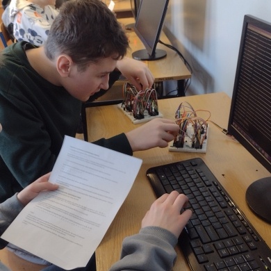 Uczniowie ze Studzienic zbudowali komputery osobiste