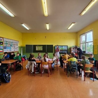 W szkole w Łące uroczyście otwarto EKOpracownię pod chmurką - 07.05.2024
