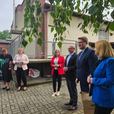 W szkole w Łące uroczyście otwarto EKOpracownię pod chmurką - 07.05.2024