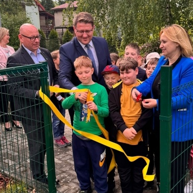 W szkole w Łące uroczyście otwarto EKOpracownię pod chmurką - 07.05.2024