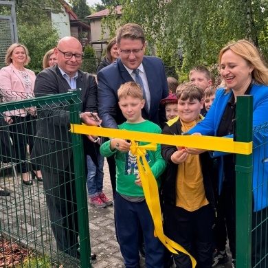 W szkole w Łące uroczyście otwarto EKOpracownię pod chmurką - 07.05.2024