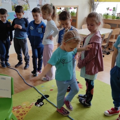 Niebieskie Igrzyska w Przedszkolu nr 6 z Oddziałami Specjalnymi im. Misia Puchatka w Pszczynie