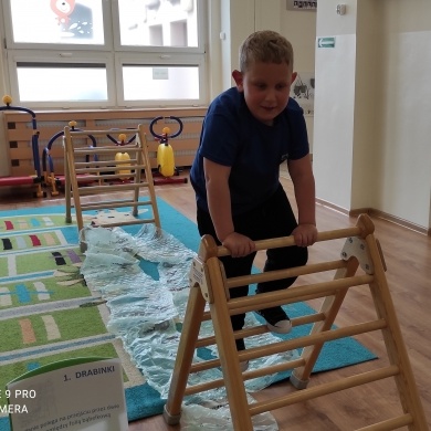 Niebieskie Igrzyska w Przedszkolu nr 6 z Oddziałami Specjalnymi im. Misia Puchatka w Pszczynie