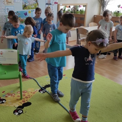 Niebieskie Igrzyska w Przedszkolu nr 6 z Oddziałami Specjalnymi im. Misia Puchatka w Pszczynie