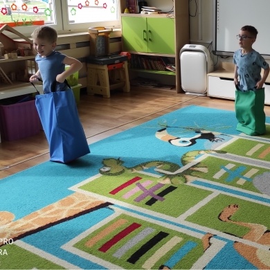 Niebieskie Igrzyska w Przedszkolu nr 6 z Oddziałami Specjalnymi im. Misia Puchatka w Pszczynie