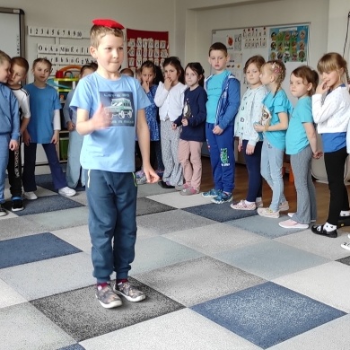 Niebieskie Igrzyska w Przedszkolu nr 6 z Oddziałami Specjalnymi im. Misia Puchatka w Pszczynie