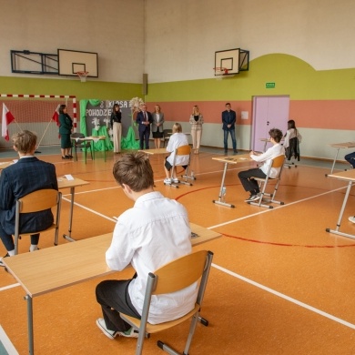 W całej Polsce rozpoczęły się egzaminy ósmoklasty